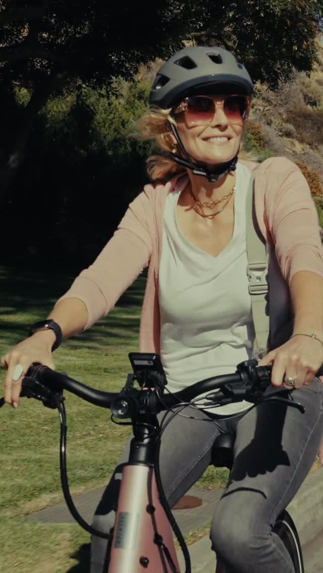 Comfort comes standard. The new Aventon Pace 5 REC combines smooth power with a relaxed fit, featuring swept-back bars, an adjustable stem, and a supportive comfort saddle that keeps strain low and confidence high on every ride.